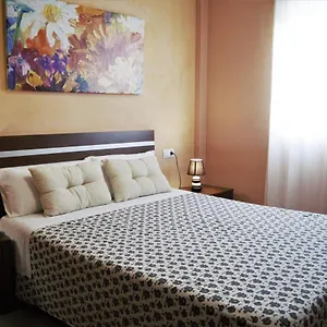 Apartamento Amplio Piso 8 Mts Mezquita - Wifi - A/C - Parking, Córdoba